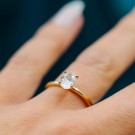 N240618 GEMS BY GULLDIA - EMPRESS RING I GULL MED 1,25 CT LAB DIAMANT thumbnail