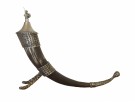 1013121 HORN MED TINNBESLAG OG LOKK MED VIKING FIGUR - HØYDE: 28,5 CM x LENGDE: 39 CM thumbnail